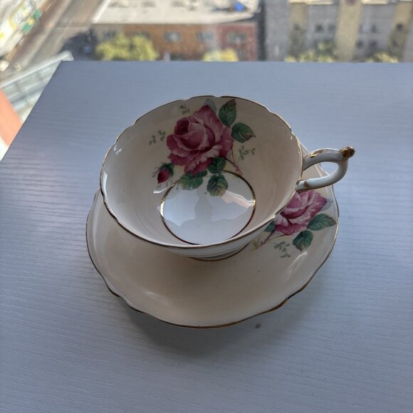 Beautiful Vintage Paragon Pale Yellow and Pink Rose teacup and Saucer - Picture 3 of 8